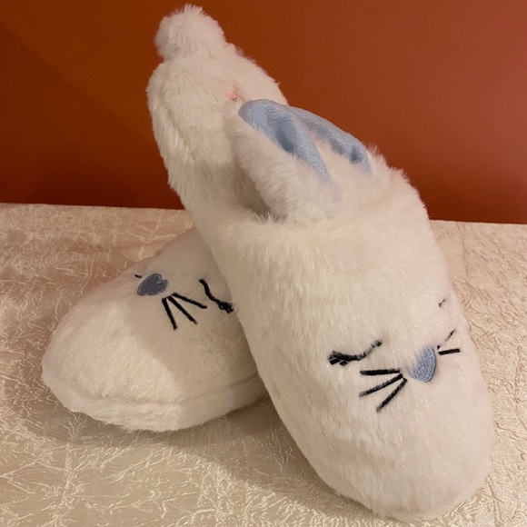 La Vie en Rose Plush Bunny Slippers - Picture 1 of 7
